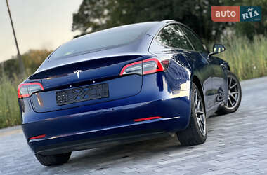 Седан Tesla Model 3 2021 в 