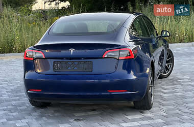 Седан Tesla Model 3 2021 в 