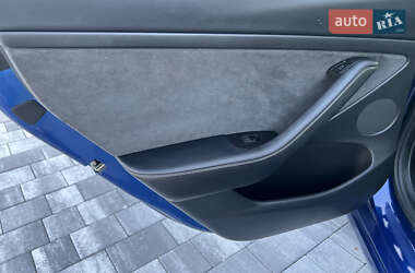 Седан Tesla Model 3 2021 в 