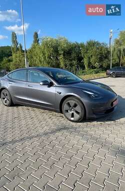 Седан Tesla Model 3 2023 в 