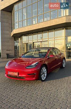 Седан Tesla Model 3 2020 в 