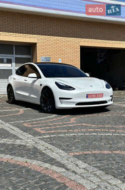 Седан Tesla Model 3 2022 в 