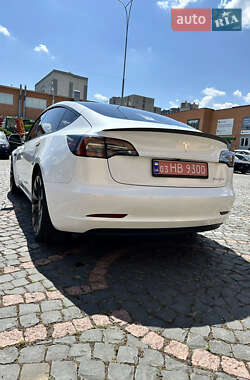 Седан Tesla Model 3 2022 в 