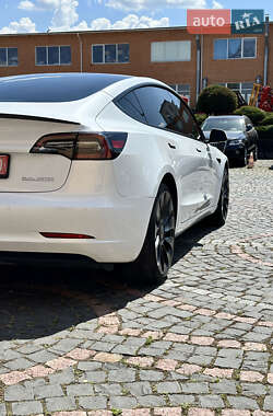 Седан Tesla Model 3 2022 в 