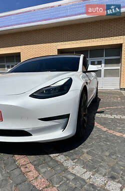 Седан Tesla Model 3 2022 в 