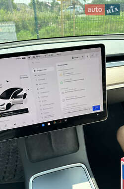 Седан Tesla Model 3 2022 в 