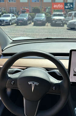 Седан Tesla Model 3 2022 в 