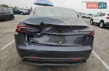 Седан Tesla Model 3 2025 в 