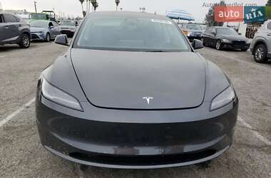 Седан Tesla Model 3 2025 в 