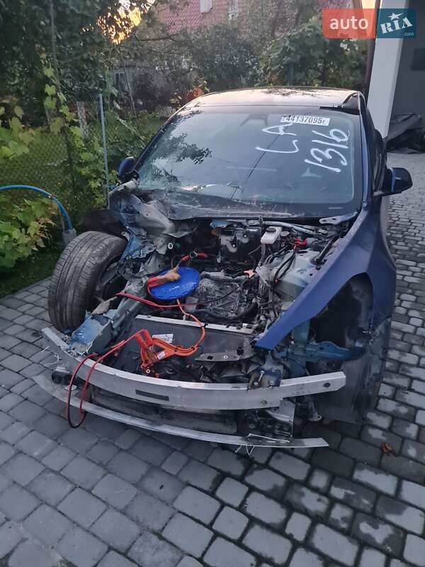 Седан Tesla Model 3 2021 в 