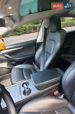 Седан Tesla Model 3 2022 в 