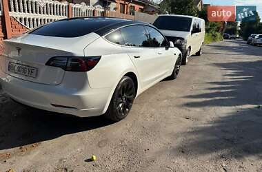 Седан Tesla Model 3 2023 в 