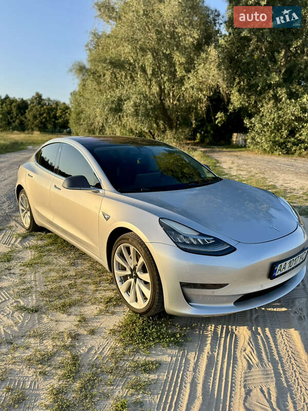 Седан Tesla Model 3 2018 в 