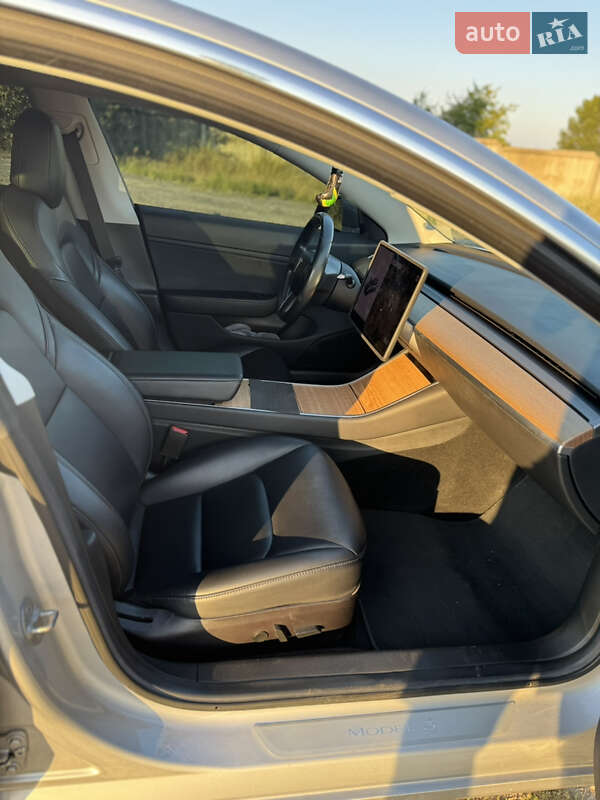 Седан Tesla Model 3 2018 в Києві
