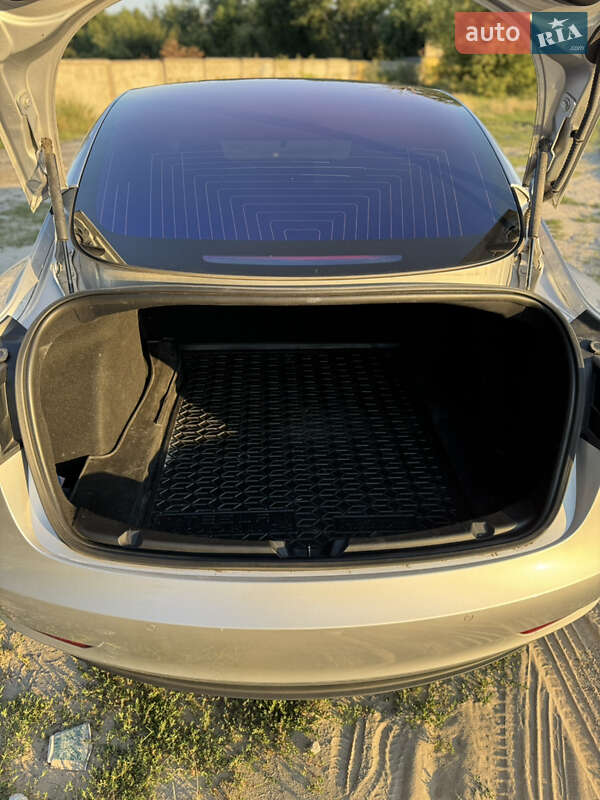 Седан Tesla Model 3 2018 в Києві