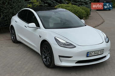 Седан Tesla Model 3 2019 в Львове