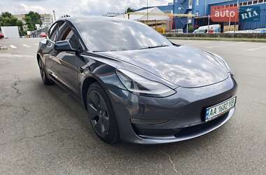 Седан Tesla Model 3 2022 в 