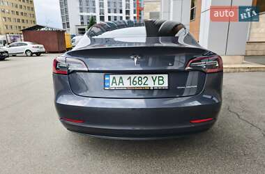 Седан Tesla Model 3 2022 в 