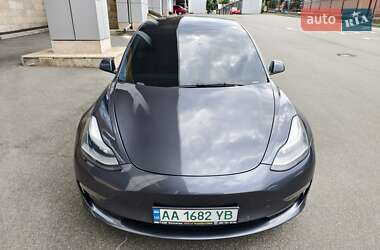 Седан Tesla Model 3 2022 в 