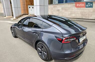 Седан Tesla Model 3 2022 в 