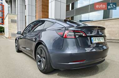 Седан Tesla Model 3 2022 в 