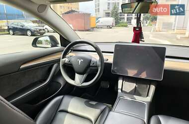 Седан Tesla Model 3 2022 в 