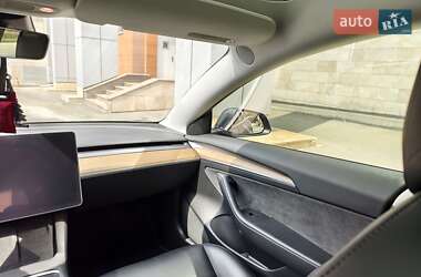 Седан Tesla Model 3 2022 в 