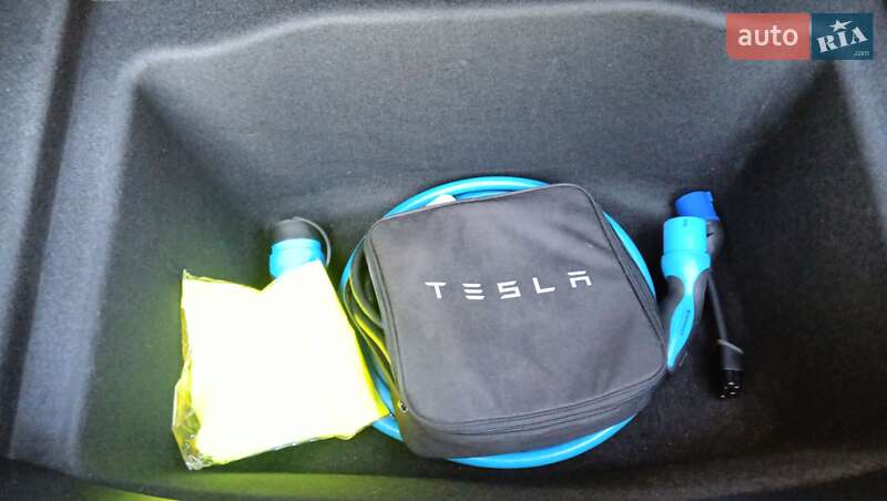 Седан Tesla Model 3 2019 в Києві