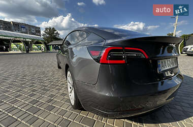 Седан Tesla Model 3 2020 в 