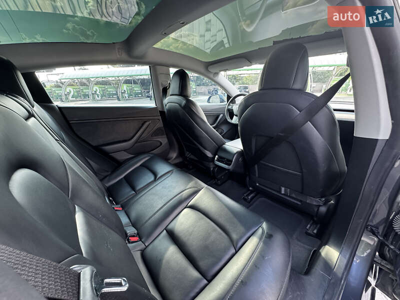 Седан Tesla Model 3 2020 в Кропивницком