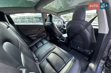 Седан Tesla Model 3 2020 в 