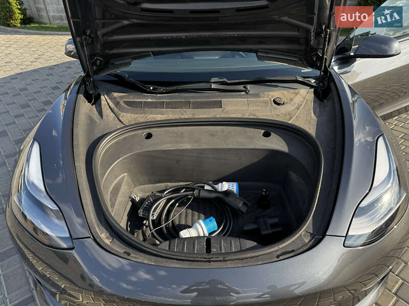 Седан Tesla Model 3 2020 в Кропивницком