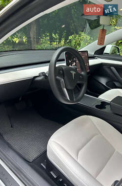 Седан Tesla Model 3 2021 в 
