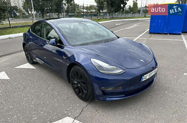 Седан Tesla Model 3 2021 в 