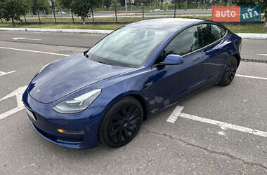 Седан Tesla Model 3 2021 в 