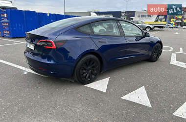 Седан Tesla Model 3 2021 в 