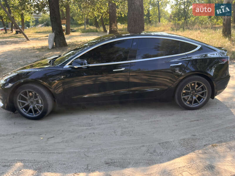 Седан Tesla Model 3 2019 в Кобеляках