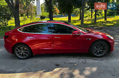 Седан Tesla Model 3 2020 в 