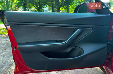 Седан Tesla Model 3 2020 в 