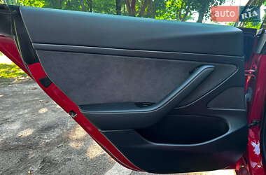 Седан Tesla Model 3 2020 в 