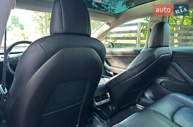 Седан Tesla Model 3 2020 в 