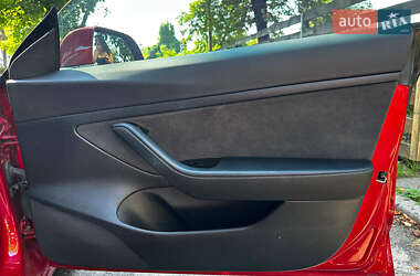 Седан Tesla Model 3 2020 в 