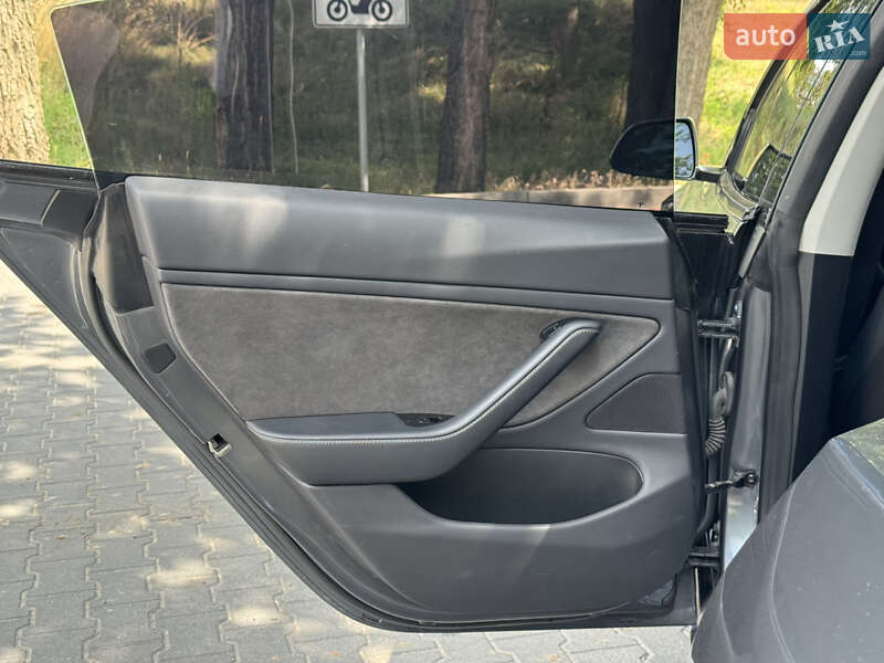 Седан Tesla Model 3 2018 в Киеве