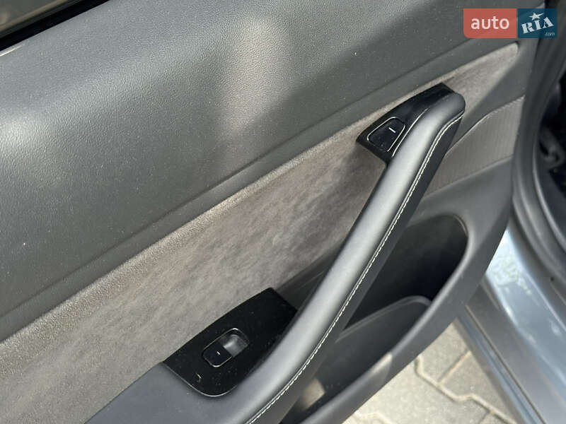 Седан Tesla Model 3 2018 в Киеве