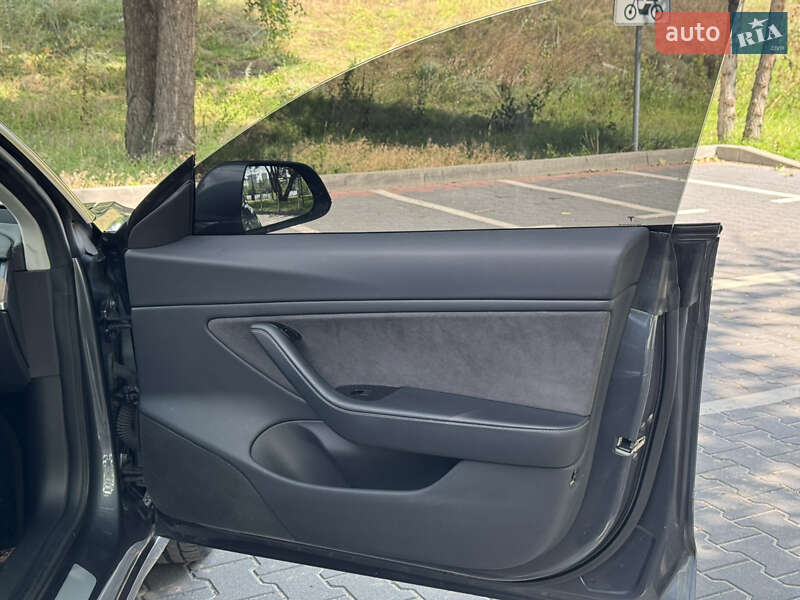 Седан Tesla Model 3 2018 в Киеве