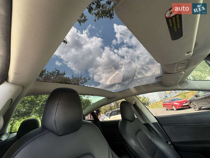 Седан Tesla Model 3 2018 в Києві