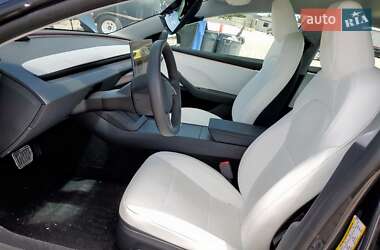 Седан Tesla Model 3 2025 в 