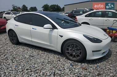 Седан Tesla Model 3 2023 в 