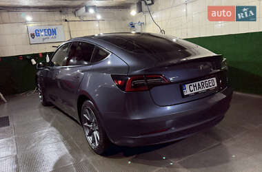 Седан Tesla Model 3 2022 в 