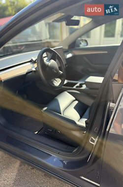 Седан Tesla Model 3 2022 в 